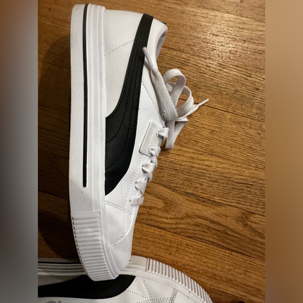 Mens Puma Sneakers Size 9.5 Barely used.